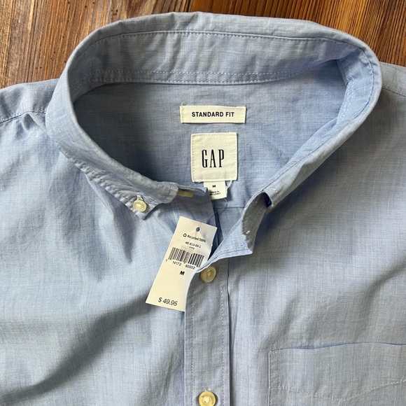 GAP Standard Fit Light Blue Button-Down Shirt – Men’s Medium - Picture 2 of 4